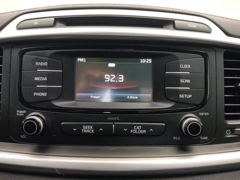 Used 2016 Kia Sorento FWD image 25