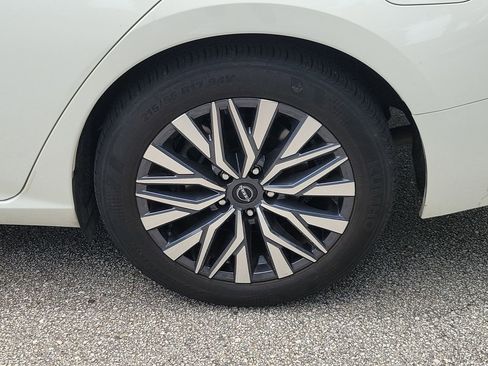 Used 2025 Nissan Altima 2.5 SV FWD image 5