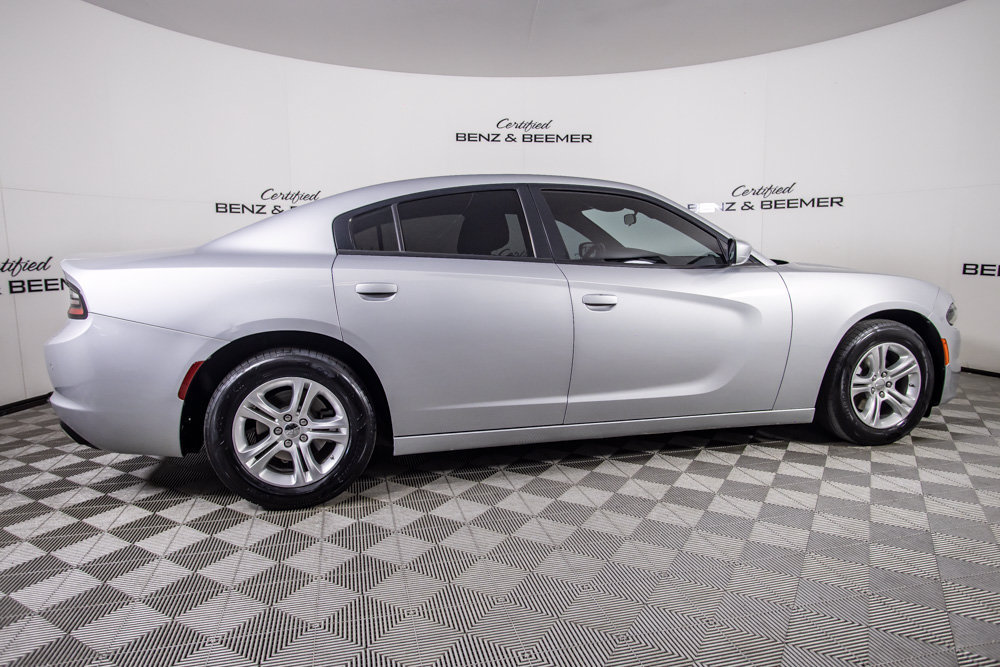 Used 2022 Dodge Charger SXT w/ Driver Convenience Group RWD image 4