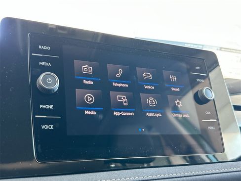 New 2026 Volkswagen Taos SE image 24