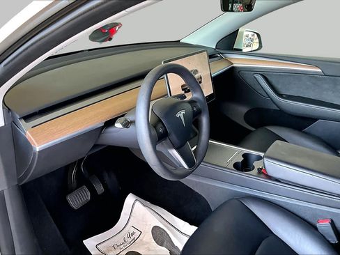 Used 2023 Tesla Model Y AWD image 17