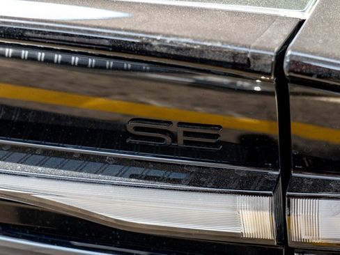 New 2026 Toyota Prius SE image 10