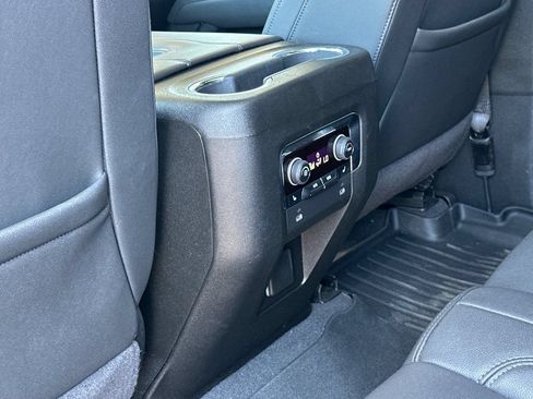 Used 2024 Chevrolet Suburban LT w/ LT Signature Plus Package RWD image 15