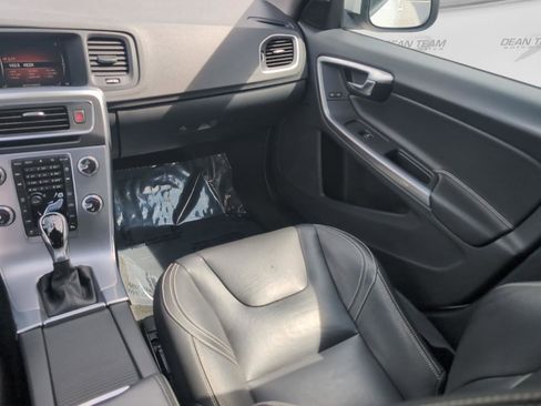 Used 2018 Volvo S60 T5 Dynamic w/ Vision Package FWD image 14