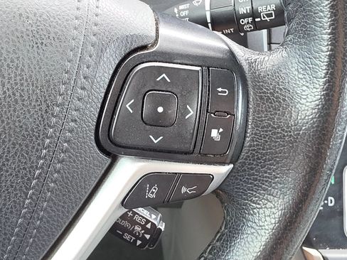Used 2020 Toyota Sienna XLE Premium FWD image 23