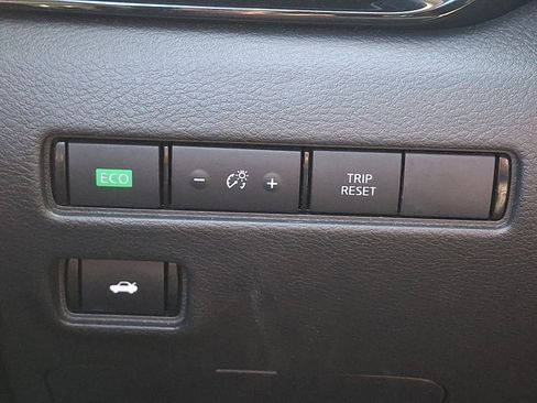 Used 2024 Nissan Sentra SV FWD image 23