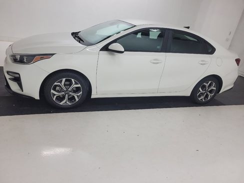 Used 2021 Kia Forte LXS FWD image 2