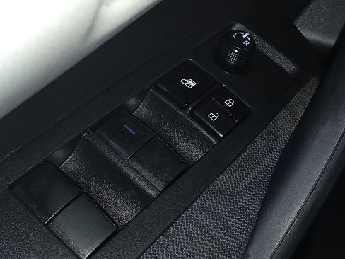 Used 2022 Toyota Corolla LE image 27