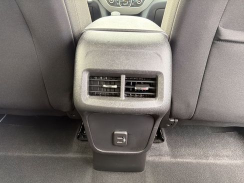 Used 2023 Chevrolet Equinox LS FWD image 20