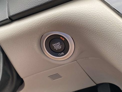 Used 2024 Chrysler Pacifica Touring-L FWD image 23