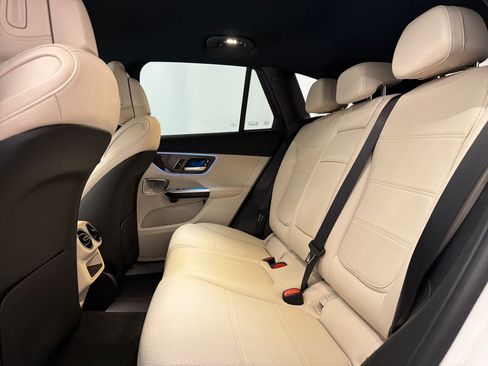 Used 2024 Mercedes-Benz GLC 300 image 27