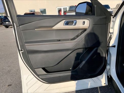 Certified 2025 Ford Explorer Active image 22