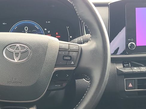 Used 2025 Toyota Camry SE FWD image 21