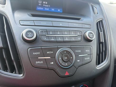 Used 2017 Ford Focus SE FWD image 18