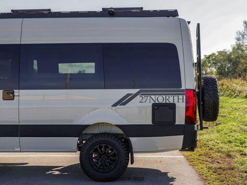 Used 2025 Mercedes-Benz Sprinter 2500 image 5