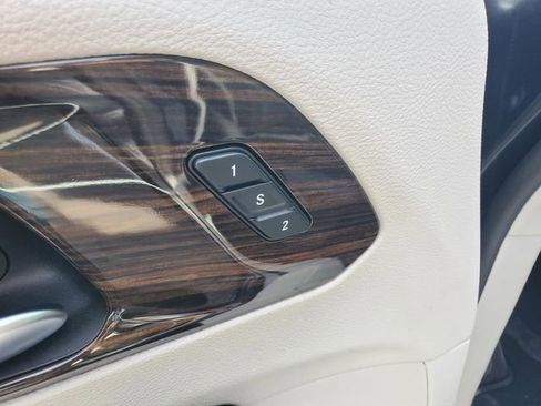 Used 2021 Chrysler Pacifica Limited AWD/4WD image 11