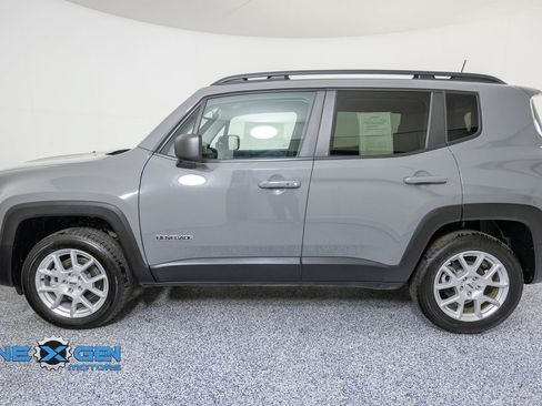 Used 2022 Jeep Renegade Latitude w/ Convenience Group AWD/4WD image 4