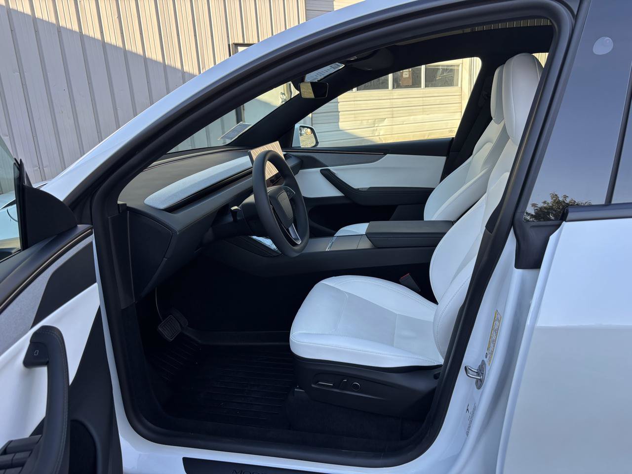 Used 2026 Tesla Model Y Long Range AWD/4WD image 3