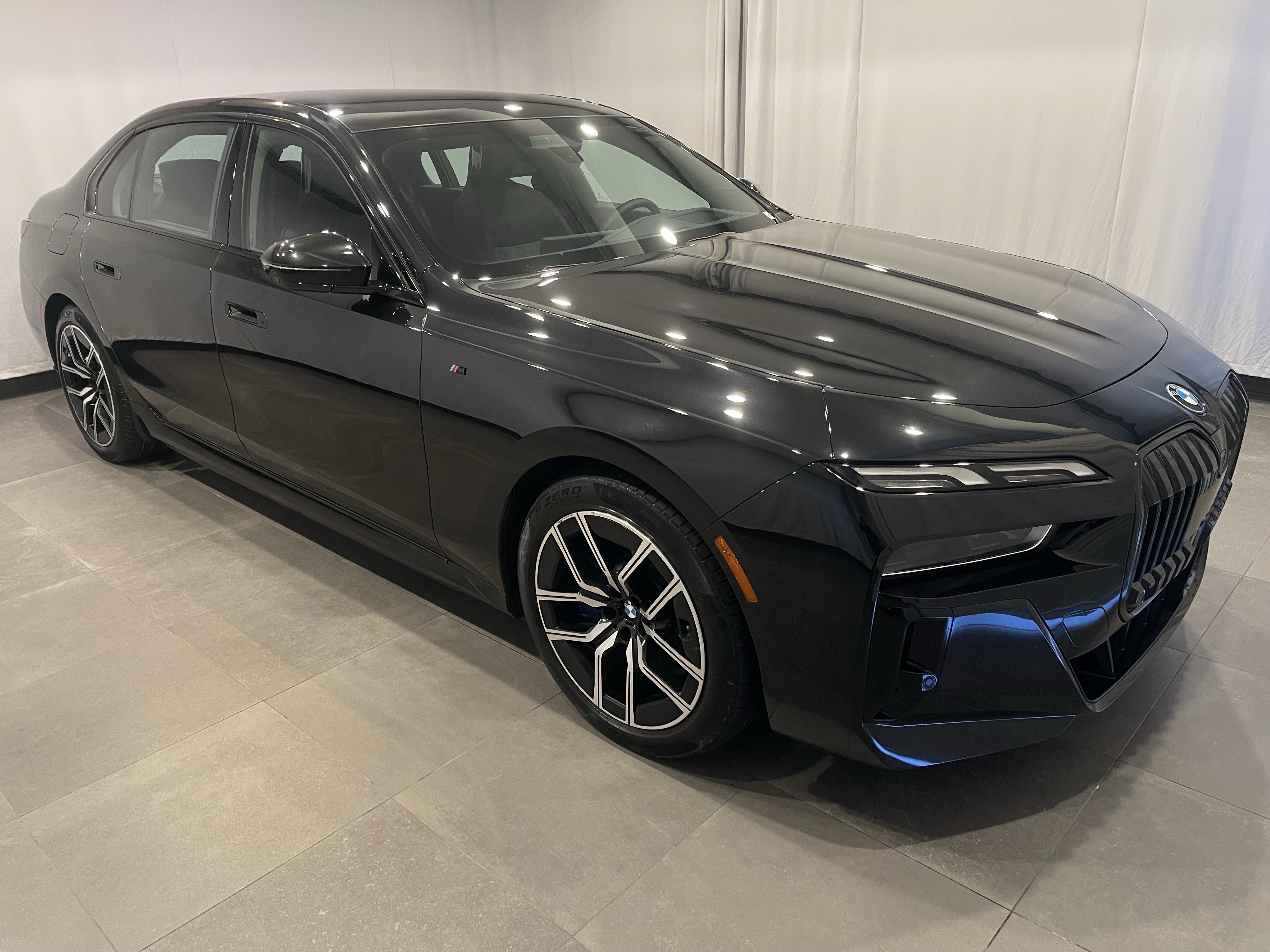 Certified 2024 BMW i7 xDrive60 AWD/4WD image 3