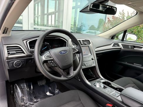 Used 2020 Ford Fusion SE FWD image 14