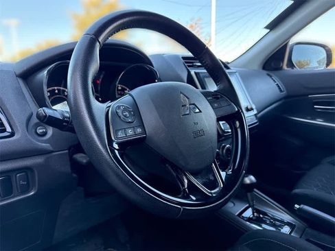 Used 2021 Mitsubishi Outlander Sport SE image 2