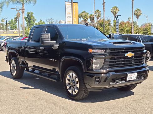Used 2026 Chevrolet Silverado 2500 Custom AWD/4WD image 3