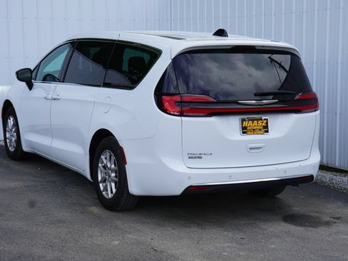Used 2025 Chrysler Pacifica Select FWD image 4