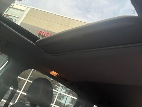 Used 2021 Toyota Sienna XSE w/ XSE Plus Package FWD image 10