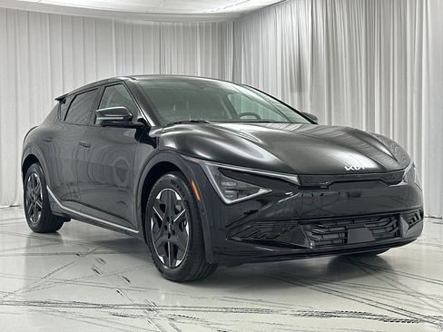 New 2025 Kia EV6 Wind image 2
