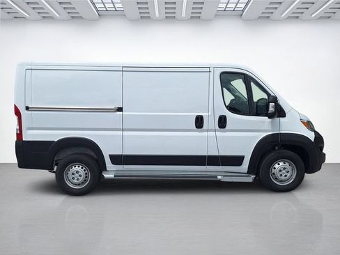 Used 2025 RAM ProMaster 2500 w/ U-Haul Equipment Group FWD image 3