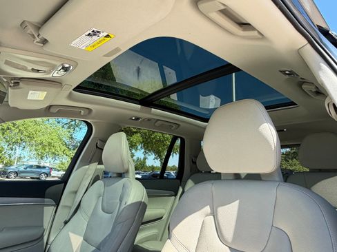 Used 2021 Volvo XC90 T5 Momentum w/ Climate Package FWD image 22
