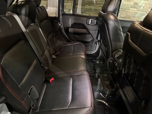 Used 2023 Jeep Wrangler Unlimited Rubicon w/ Cold Weather Group AWD/4WD image 33