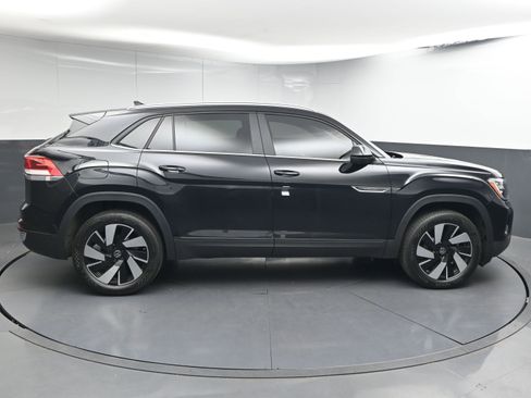 Used 2024 Volkswagen Atlas Cross Sport SE image 9