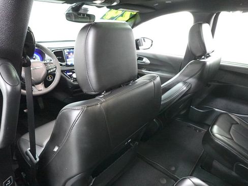 Used 2024 Chrysler Pacifica Touring-L w/ S Appearance Package image 24