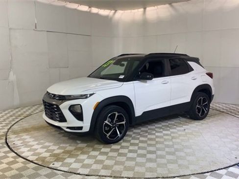 Used 2023 Chevrolet TrailBlazer RS w/ Sun and Liftgate Package image 4