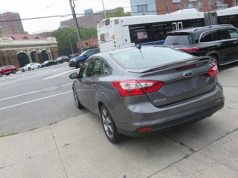Used 2014 Ford Focus SE w/ Equipment Group 201A FWD image 5