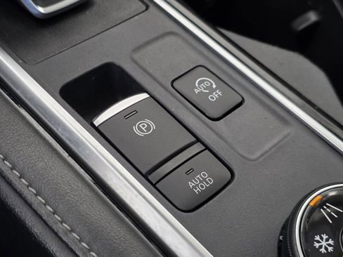 Used 2024 Nissan Pathfinder SL AWD/4WD image 32