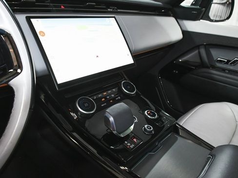 Used 2023 Land Rover Range Rover Sport SE Dynamic image 47