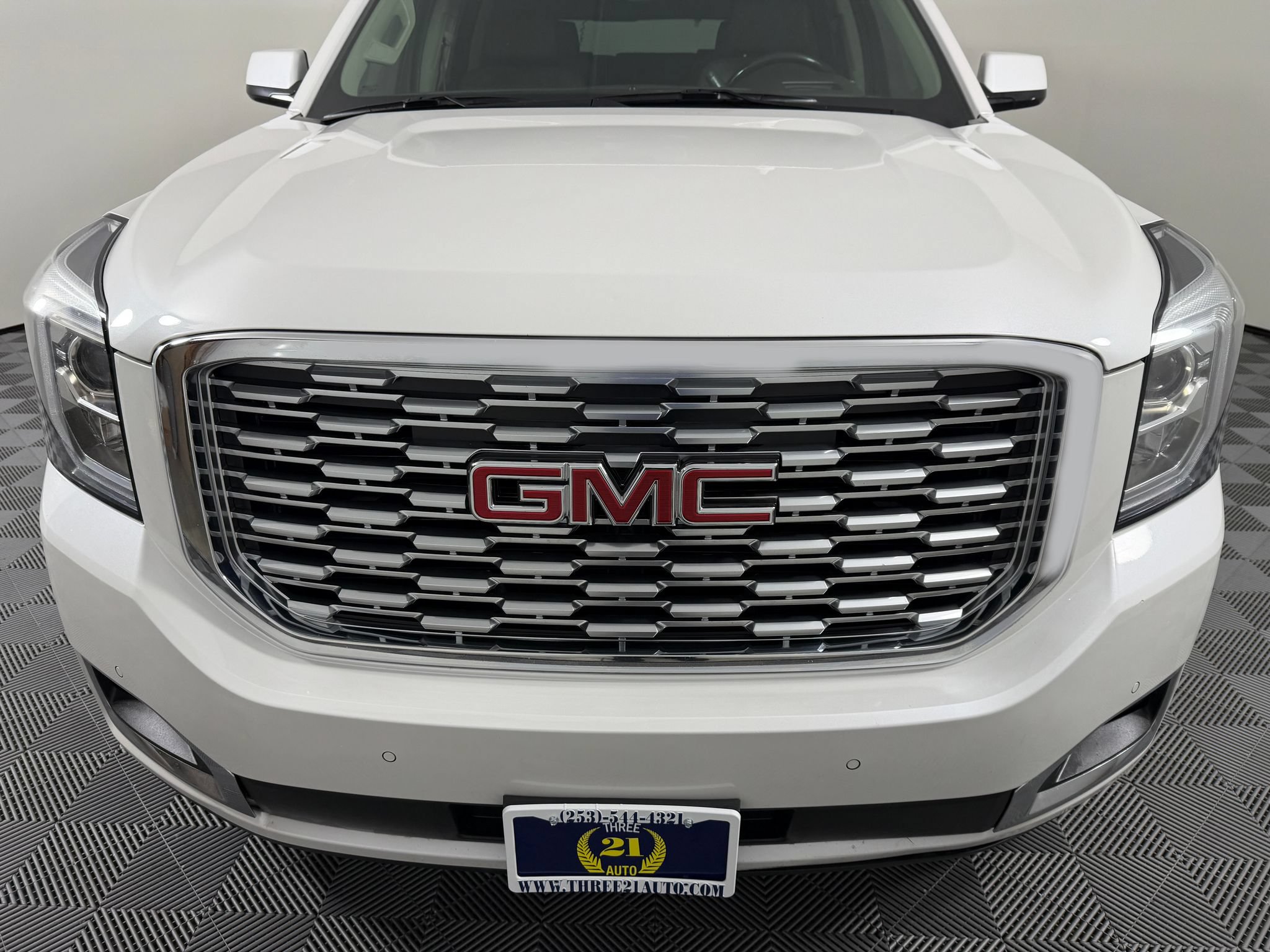 Used 2020 GMC Yukon Denali w/ Open Road Package AWD/4WD image 3