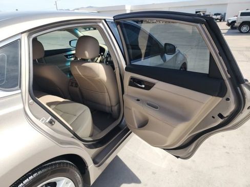 Used 2013 Nissan Altima 3.5 SL w/ Technology Pkg image 22