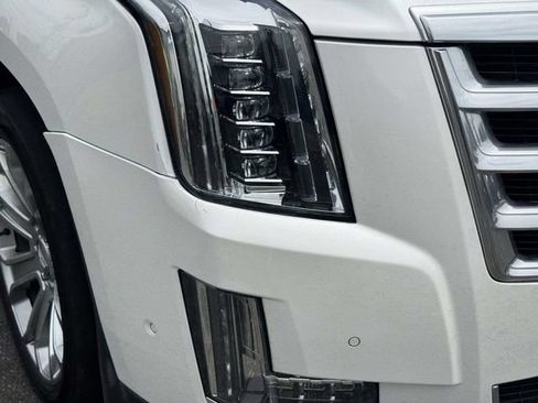 Used 2020 Cadillac Escalade Luxury AWD/4WD image 6