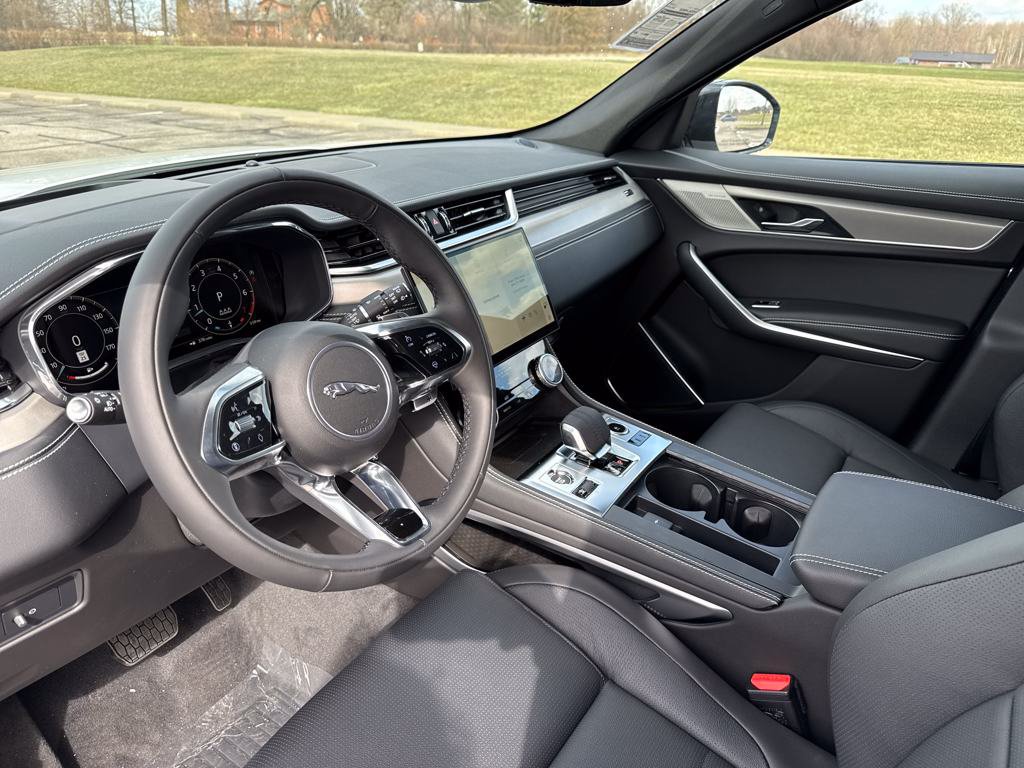 Certified 2026 Jaguar F-PACE R-Dynamic S AWD/4WD image 13
