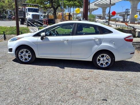 Used 2016 Ford Fiesta SE FWD image 4