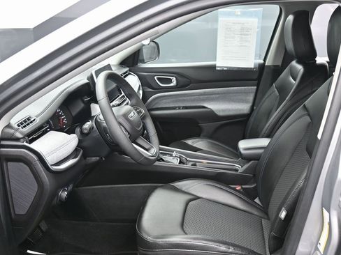 Used 2022 Jeep Compass Latitude image 16