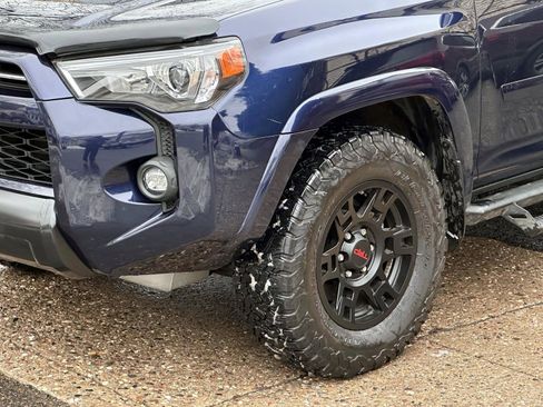 Used 2021 Toyota 4Runner Venture w/ Moonroof Package image 10