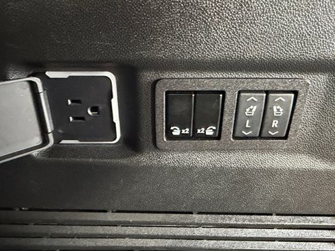 Used 2024 Chevrolet Tahoe High Country RWD image 47