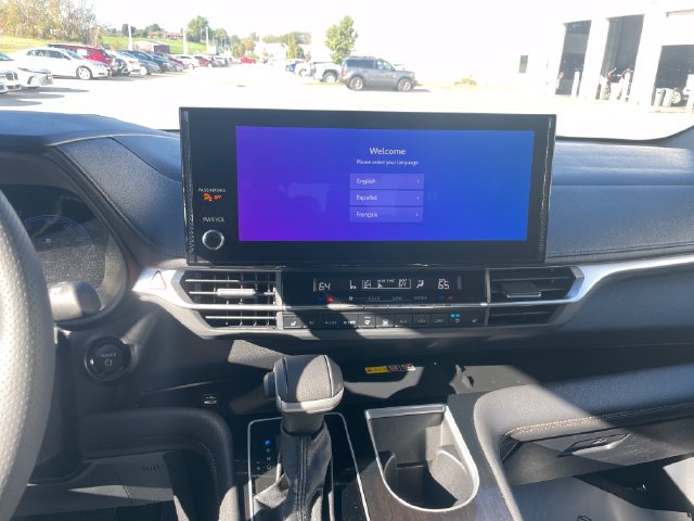 Used 2026 Toyota Sienna Platinum AWD/4WD image 12