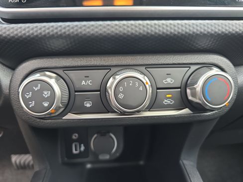 Used 2024 Nissan Kicks S image 21