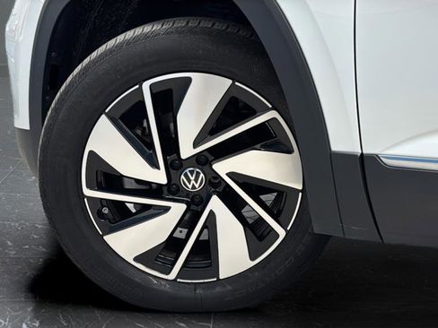 Used 2024 Volkswagen Atlas SEL AWD/4WD image 37