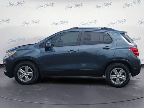Used 2021 Chevrolet Trax LT w/ Driver Confidence Package FWD image 2